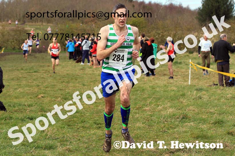 Men 35 to 60 in the 2023 BMAF Cross Country Champs., Wallsend. Photo: David T. Hewitson/Sports for All Pics
